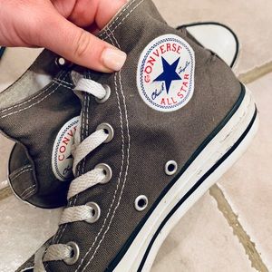 Gray High top converses. Women’s size 7